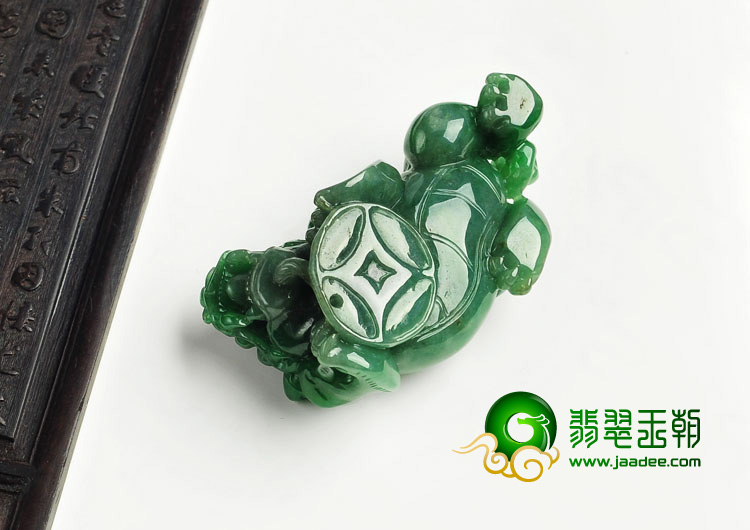 细糯种翠色缅甸翡翠A货貔貅挂件