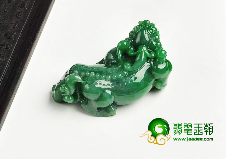 细糯种翠色缅甸翡翠A货貔貅挂件