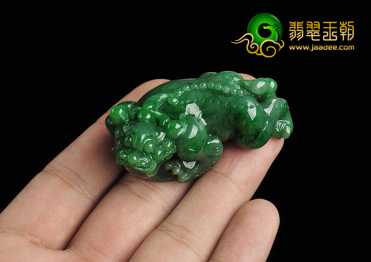 细糯种翠色缅甸翡翠A货貔貅挂件