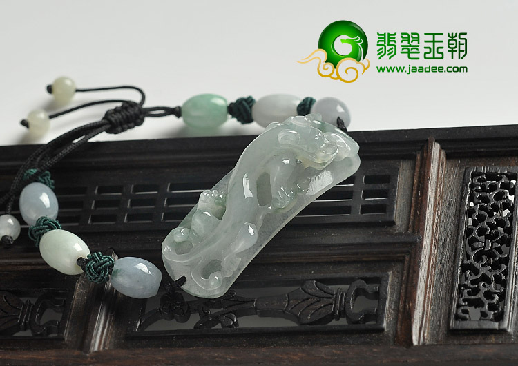 冰种飘花缅甸翡翠A货龙钩手链