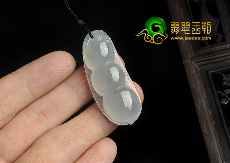 冰种晴水缅甸翡翠A货四季豆挂件