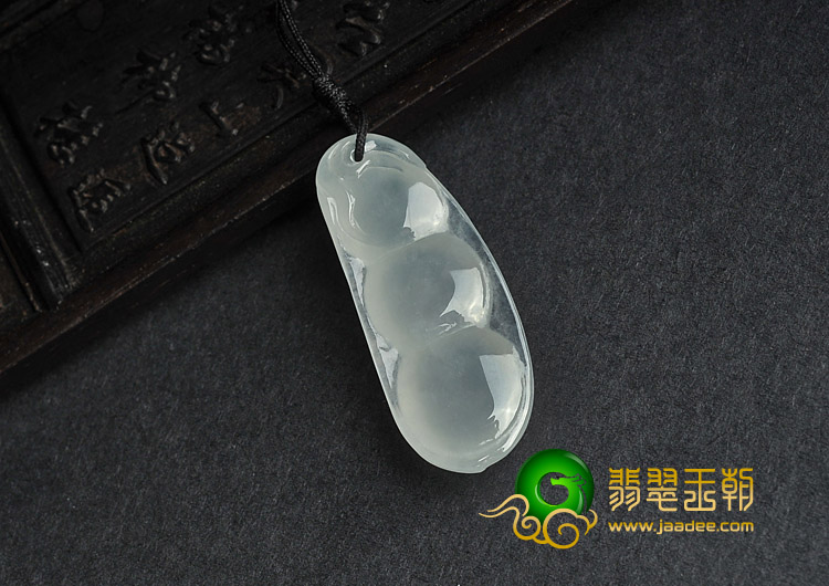 冰种晴水缅甸翡翠A货四季豆挂件