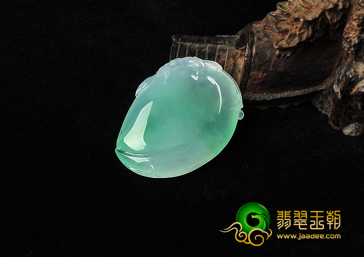 冰种飘翠缅甸翡翠A货寿桃挂件