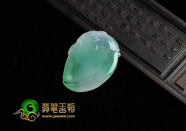 冰种飘翠缅甸翡翠A货寿桃挂件