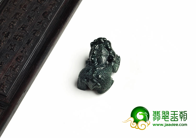 细糯种墨翠缅甸翡翠A货貔貅挂件