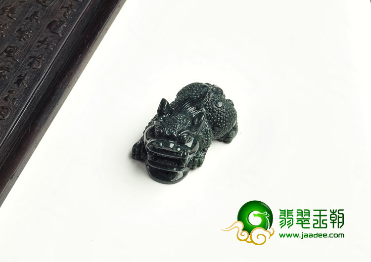 细糯种墨翠缅甸翡翠A货貔貅挂件