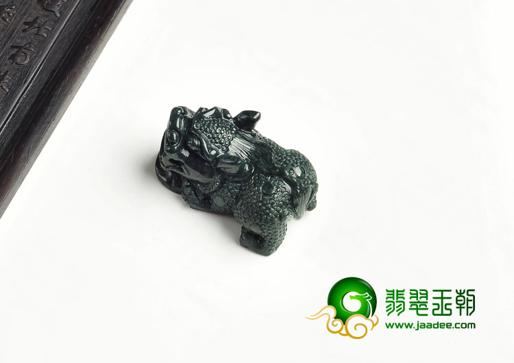 细糯种墨翠缅甸翡翠A货貔貅挂件