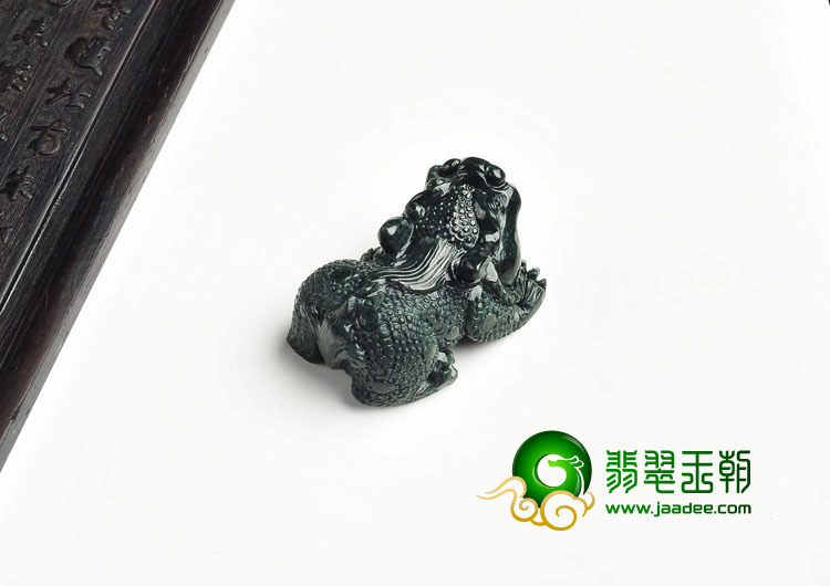 细糯种墨翠缅甸翡翠A货貔貅挂件
