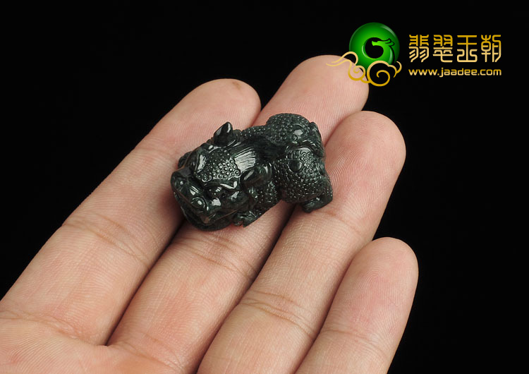细糯种墨翠缅甸翡翠A货貔貅挂件