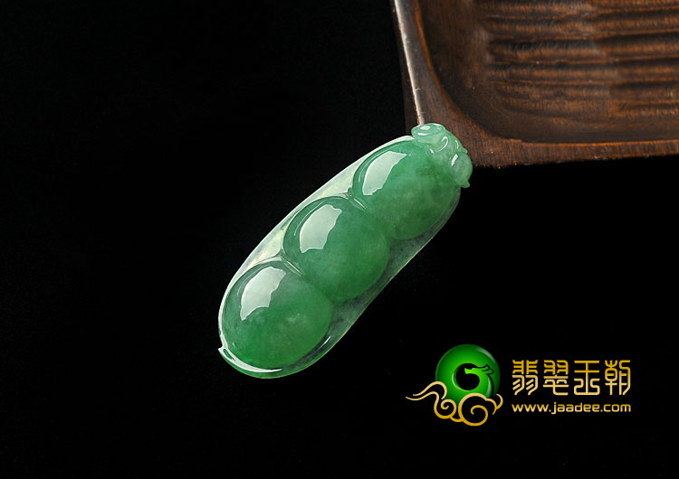 冰种阳绿缅甸翡翠A货四季豆挂件