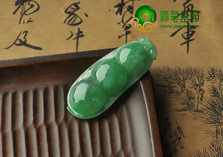 冰种阳绿缅甸翡翠A货四季豆挂件