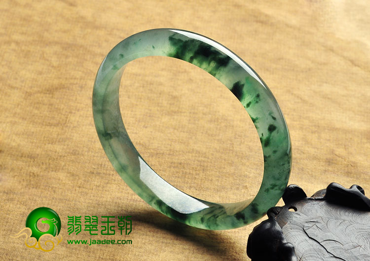 冰玻种飘花缅甸翡翠A货手镯（55.6mm）