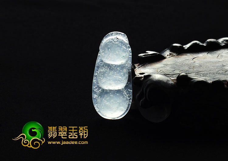 冰玻种略飘花缅甸翡翠A货连中三元挂件