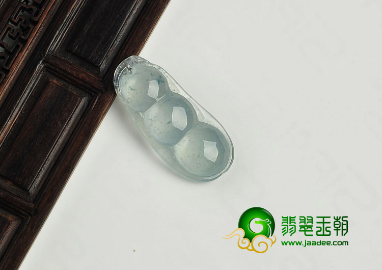 冰玻种略飘花缅甸翡翠A货连中三元挂件