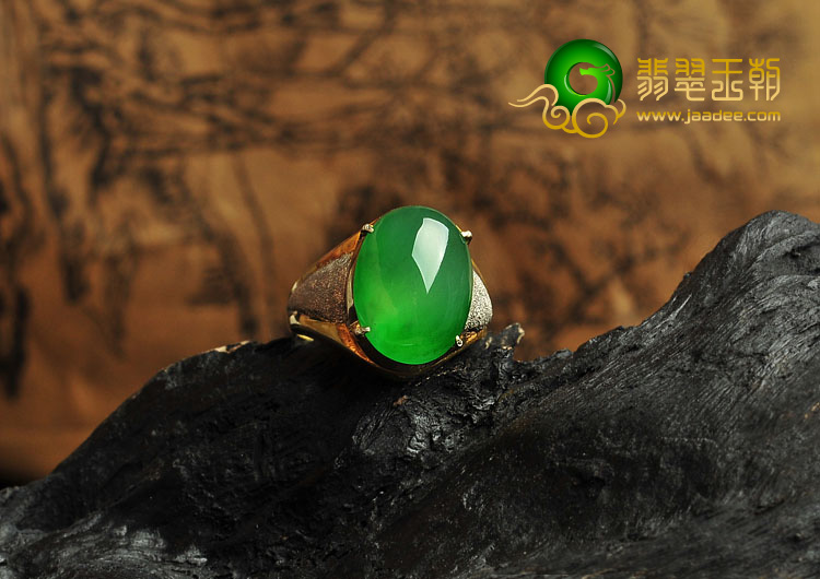 冰玻种阳绿缅甸翡翠A货戒面