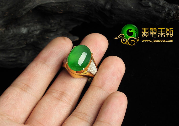 冰玻种阳绿缅甸翡翠A货戒面