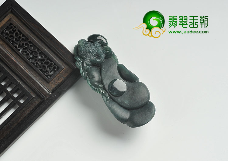 冰种墨翠缅甸翡翠A货金蟾送宝挂件