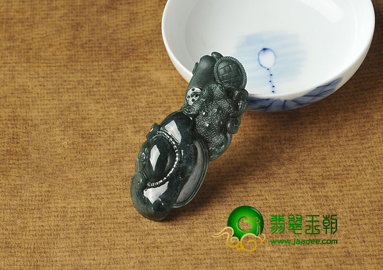 冰种墨翠缅甸翡翠A货金蟾送宝挂件