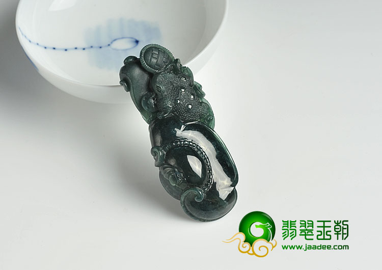 冰种墨翠缅甸翡翠A货金蟾送宝挂件