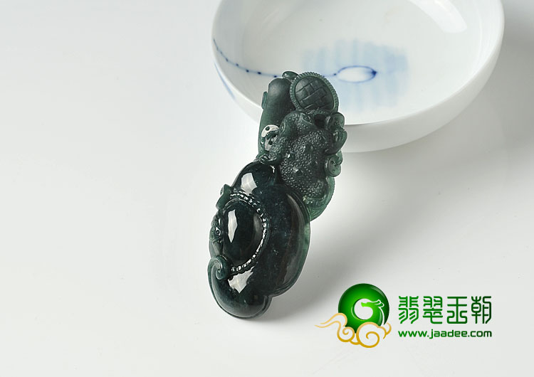冰种墨翠缅甸翡翠A货金蟾送宝挂件