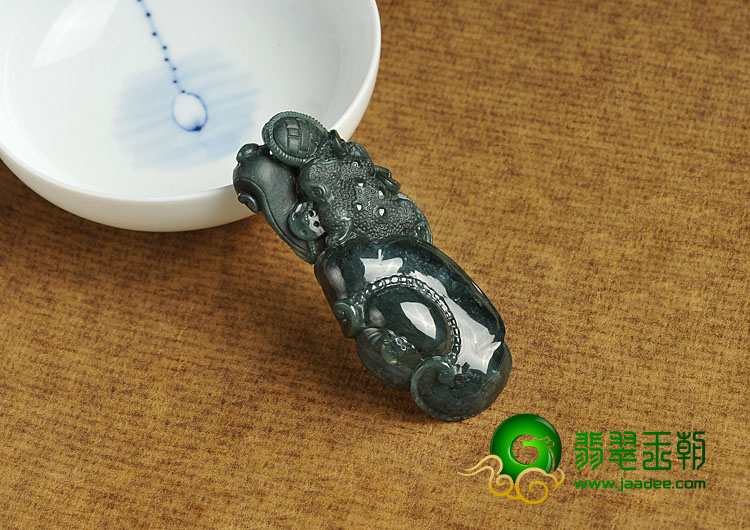 冰种墨翠缅甸翡翠A货金蟾送宝挂件