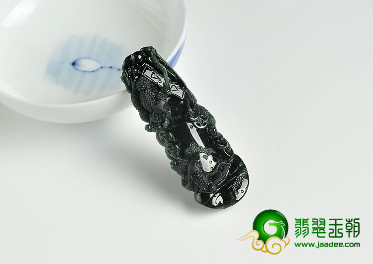冰种墨翠缅甸翡翠A货金蟾送宝挂件