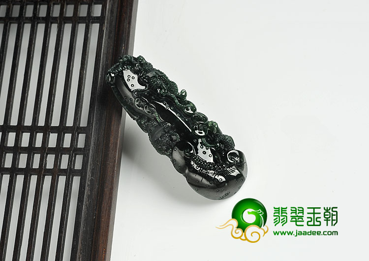 冰种墨翠缅甸翡翠A货金蟾送宝挂件