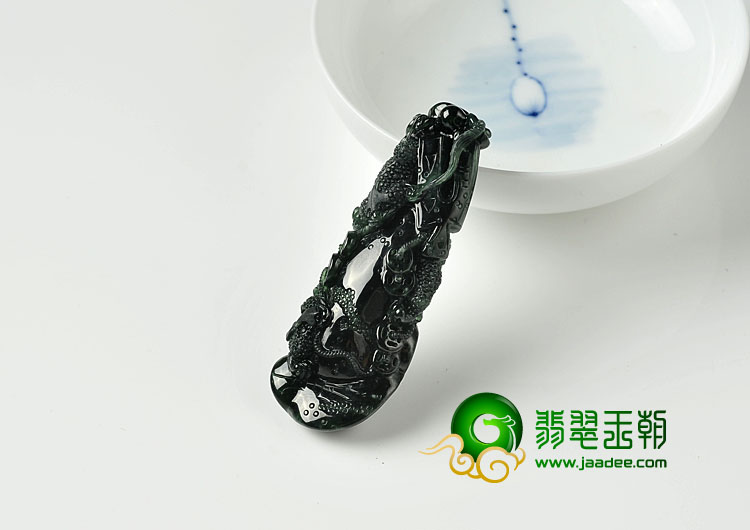 冰种墨翠缅甸翡翠A货金蟾送宝挂件