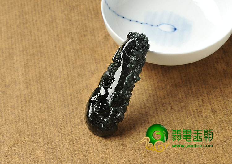 冰种墨翠缅甸翡翠A货金蟾送宝挂件