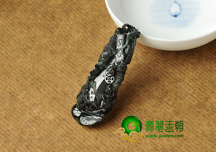 冰种墨翠缅甸翡翠A货金蟾送宝挂件