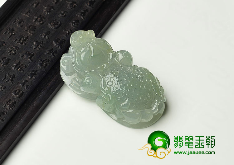冰种晴水缅甸翡翠A货金蟾挂件