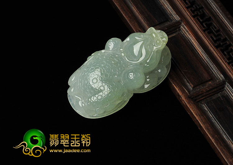 冰种晴水缅甸翡翠A货金蟾挂件