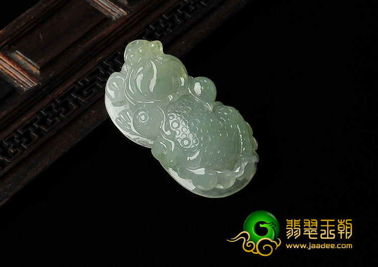 冰种晴水缅甸翡翠A货金蟾挂件