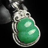 糯冰种阳绿缅甸翡翠A货满绿镶白金葫芦胸坠