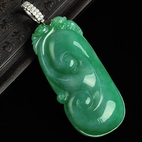 糯冰种翠色缅甸翡翠A货如意挂件