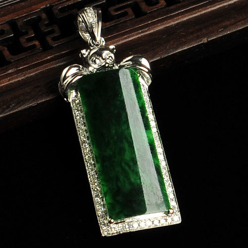 冰种廯加绿缅甸翡翠A货镶白金平安牌胸坠（真钻）