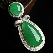 冰种翠色缅甸翡翠A货镶白金满绿胸坠（真钻）