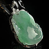 冰种翠色缅甸翡翠A货镶白金如意胸坠（真钻）