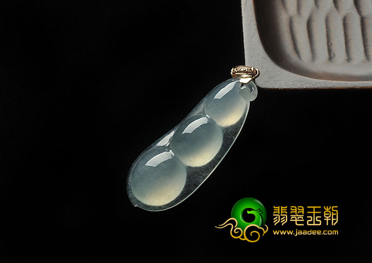 冰种晴水缅甸翡翠A货四季豆挂件