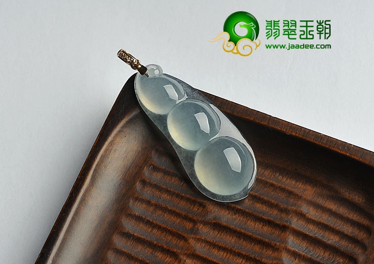 冰种晴水缅甸翡翠A货四季豆挂件