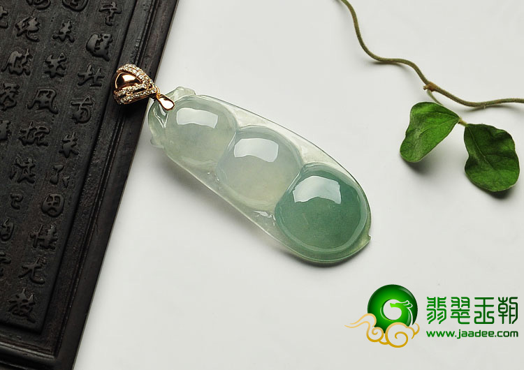 冰种晴水缅甸翡翠A货四季豆挂件