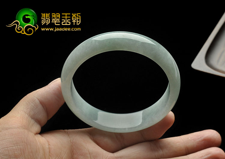 糯冰种晴水缅甸翡翠A货手镯（60.2mm）