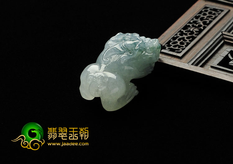 冰种飘花缅甸翡翠A货貔貅挂件