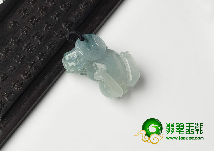 冰种飘花缅甸翡翠A货貔貅挂件