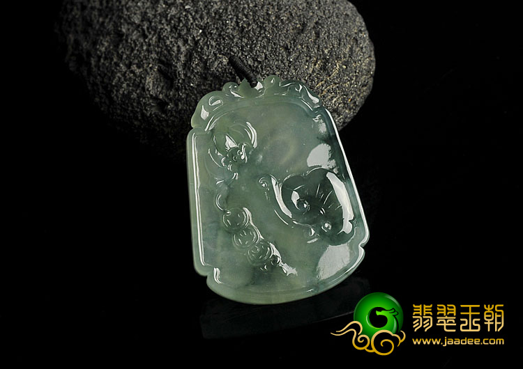 冰种飘花缅甸翡翠A货龙牌挂件