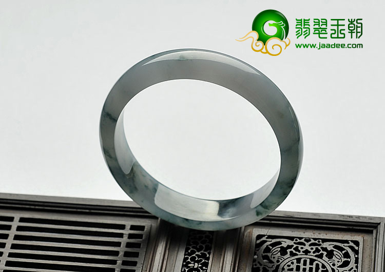 糯冰种飘花缅甸翡翠A货手镯（58.5mm）