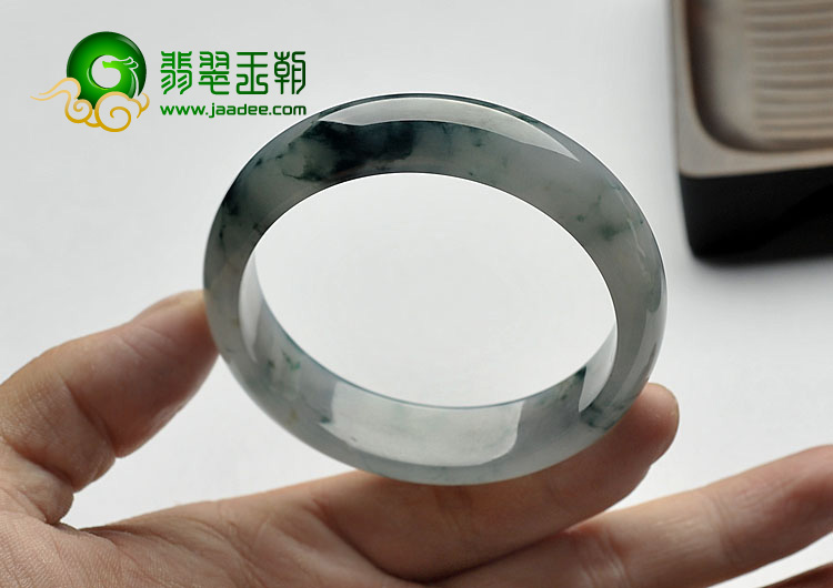 糯冰种飘花缅甸翡翠A货手镯（55.5mm）