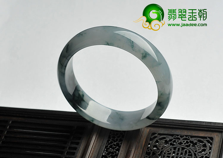 糯冰种飘花缅甸翡翠A货手镯（55.5mm）
