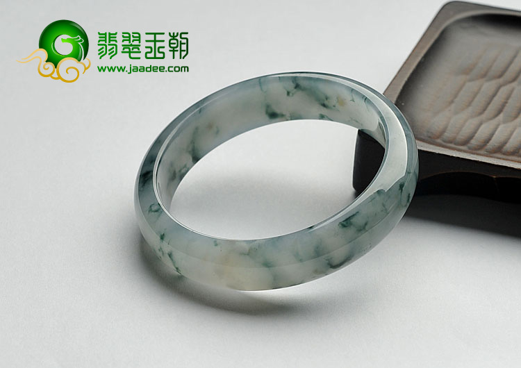 糯冰种飘花缅甸翡翠A货手镯（58.7mm）
