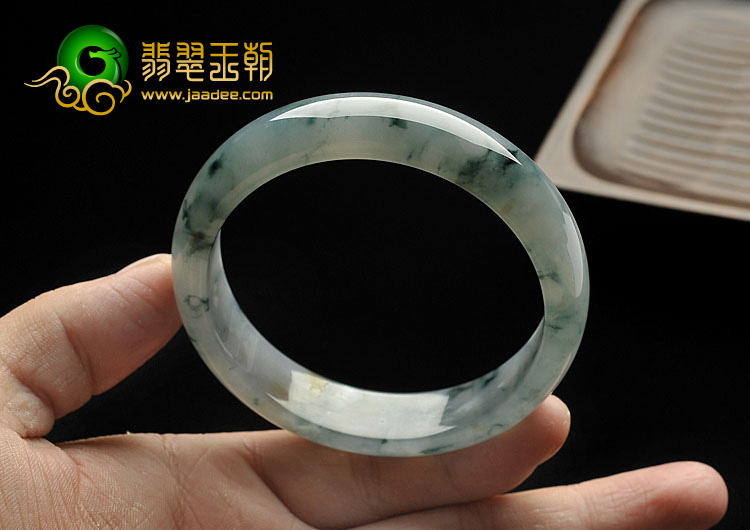 糯冰种飘花缅甸翡翠A货手镯（58.7mm）